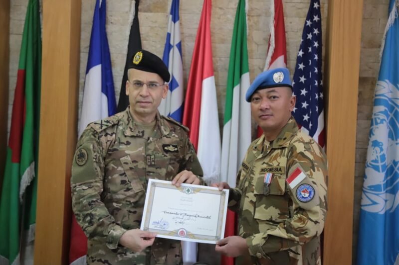 Pemerintah Lebanon melalui LAF Navy menganugerahkan penghargaan LAF Medal kepada prajurit KRI Sultan Iskandar Muda-367 yang merupakan unsur MTF TNI Konga XXVIII-P/UNIFIL bertempat di LAF Navy Headquarter, Beirut, Lebanon, Jumat (02/1/2025). (Foto : NOA.co.id/HO-Puspen TNI).