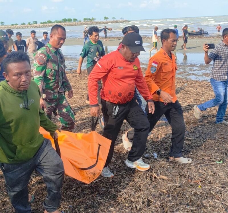 RIM SAR Kabupaten Pidie mengevaluasi mayat yang ditemukan, Senin (5/1/2026) (Foto.IST)