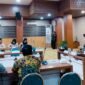 Kepala Regional Badan Gizi Nasional (BGN) Aceh, Mustafa Kamal, menyampaikan apresiasi atas dukungan nyata Pemerintah Aceh dan seluruh pemerintah kabupaten/kota terhadap pelaksanaan Program MBG di Aceh, dalam rakor di Kantor Gubernur Aceh, pada Kamis 22 Januari 2026. Foto: Dok. SPPG Aceh