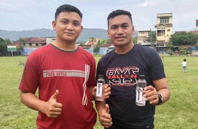 Muhammad Mairiska Putra bersama bupati Aceh Barat Daya, Safaruddin. Foto. Dok. Teukunizar/NOA.co.id