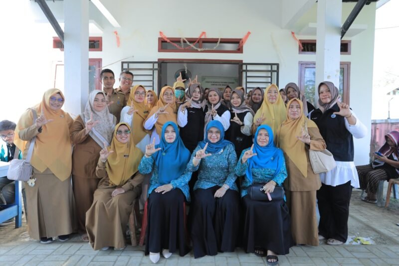 Kunjungan Ketua TP PKK Kota Banda Aceh, Dessy Maulidha, ke Posyandu Seroja Lampoh Daya sebagai upaya penguatan layanan kesehatan masyarakat. Foto: Dok. Prokopim Kota Banda Aceh