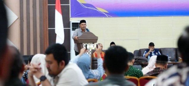 Plt. Kepala Dinas Pendidikan Aceh, Murtalamuddin, S.Pd., M.SP., mewakili Gubernur Aceh saat menghadiri Rakor Percepatan Revitalisasi Sekolah Terdampak Bencana di BPMP Aceh, Selasa (13/01/2026). Foto: Dok. Istimewa