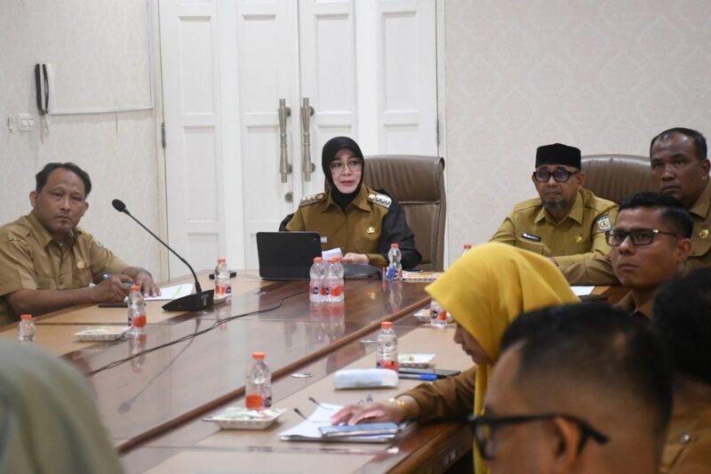Wali Kota Banda Aceh Illiza Sa’aduddin Djamal memimpin rapat daring bersama OPD terkait dan perwakilan Pemerintah Kota Higashimatsushima, Jepang, dari Pendopo Wali Kota Banda Aceh, Senin (19/1/2026). Foto: Dok. Prokopim Kota Banda Aceh