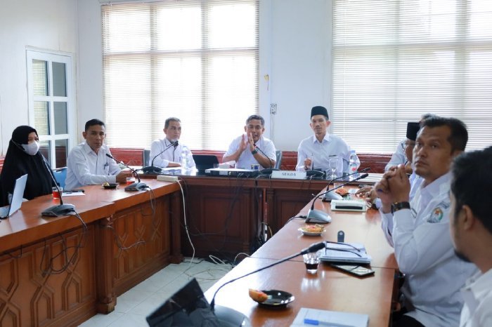 Bupati Aceh Barat Tarmizi SP, MM bersama unsur stakeholder membahas strategi penurunan stunting, kemiskinan, dan inflasi tahun 2026, Rabu (21/1/2026). Foto: Dok. Pemkab Aceh Barat