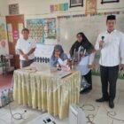 Camat Kuta Baro, Zahrul Fuadi, SE, MM, memantau penginputan usulan program dan kegiatan pembangunan tahun anggaran 2027 di Kantor Camat Kuta Baro, Rabu (21/1/2026). Foto: Dok. MC Aceh Besar