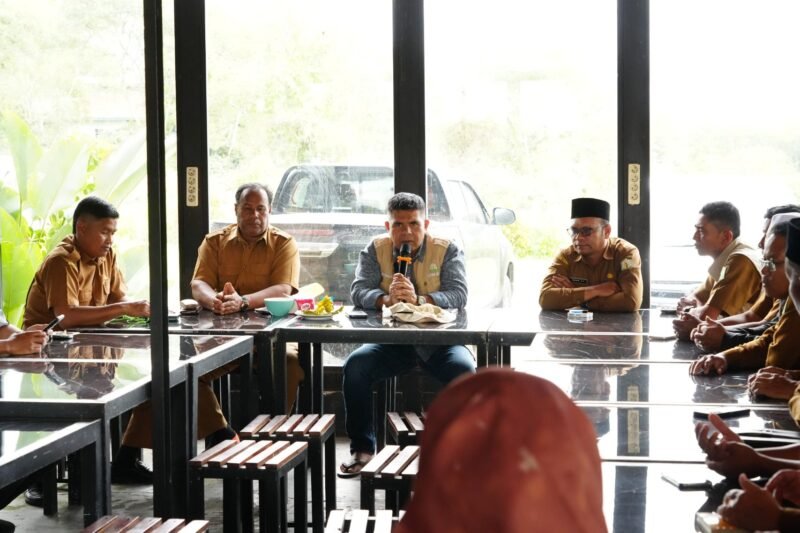 Suasana pertemuan Plt. Kadisdik Aceh bersama pengawas sekolah dan kepala sekolah se-Kabupaten Bener Meriah dalam upaya memperkuat sinergi pendidikan berbasis karakter dan potensi daerah, Selasa (20/01/2026). Foto: Dok. Disdik Aceh