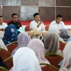 Plt. Kepala Dinas Pendidikan Aceh, Murthalamuddin, S.Pd., MSP, memberikan arahan dalam pertemuan Tata Kelola Pendidikan bersama pengawas dan kepala sekolah SMA, SMK, dan SLB se-Banda Aceh dan Aceh Besar di Aula Cabang Dinas Pendidikan Aceh Besar, Jumat (23/01/2026). Foto: Dok. Disdik Aceh