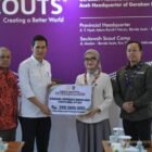 Wakil Gubernur Lampung Jihan Nurlela menyerahkan bantuan kemanusiaan senilai Rp500 juta kepada Sekda Aceh M. Nasir di Gedung Kwarda Gerakan Pramuka Aceh, Banda Aceh, Jumat (23/1/2026). Foto: Dok. Biro Adpim Setda Aceh