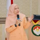 Plt Ketua DWP Aceh Barat Cut Zufahnur Syafitri memimpin rapat kerja tahunan dalam rangka pemantapan program dan anggaran tahun 2026, Jumat (23/1/2026). Foto: Dok. Pemkab Aceh Barat 