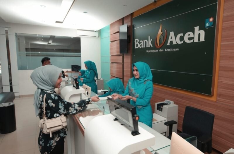 Aktivitas layanan perbankan di PT Bank Aceh Syariah dalam mendukung pembiayaan UMKM melalui program KUR Syariah tahun anggaran 2026, Banda Aceh, Senin (26/01/2026). Foto: Dok. Istimewa