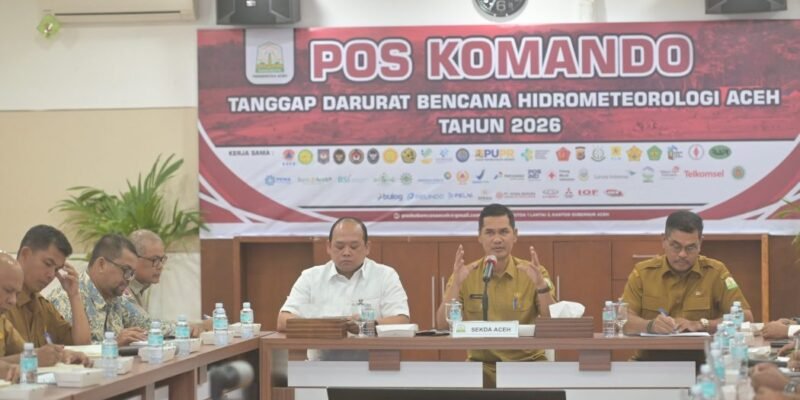 Sekda Aceh M. Nasir, S.IP., MPA, memimpin Rapat Koordinasi Tim Pemanfaatan Kayu Hanyutan di Sekretariat Daerah Aceh, Banda Aceh, Senin (26/1/2026). Foto: Dok. Biro Adpim Setda Aceh 