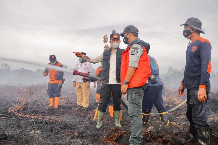 Bupati Aceh Barat Tarmizi, SP, MM mengintensifkan koordinasi dengan BNPB terkait rencana pengiriman dua pesawat OMC guna meningkatkan curah hujan di Aceh Barat, Rabu (28/1/2026). Foto: Dok. Pemkab Aceh Barat
