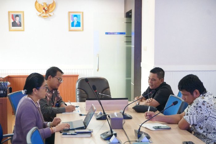 Bupati Aceh Besar H. Muharram Idris (Syech Muharram) saat pertemuan dengan Kementerian Kelautan dan Perikanan RI membahas pembangunan Kampung Nelayan, Jakarta, Jumat (30/1/2026). Foto: Dok. Prokopim Pemkab Aceh Besar