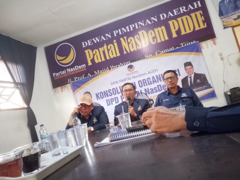 Partai Nasdem Kabupaten Pidie saat menggelar konferensi pers dengan sejumlah wartawan PWI Kabupaten Pidie, Rabu (21/1/2026) (Foto.Amir Sagita.NOA.co)
