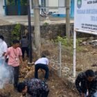 Gotong royong Jumat bersih pegawai dan staf Perumdam Tirta Abdya, Jum'at (30/1/2026). Foto. Dok. Teukunizar/NOA.co.id