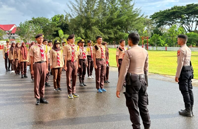 Anggota Pramuka Saka Bhayangkara Polres Abdya mengikuti latihan rutin di Mapolres setempat, Jum'at (30/1/2026). Foto. Dok. Teukunizar/NOA.co.id