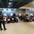 Kemlu RI fasilitasi ketibaan puluhan WNI gelombang pertama dari Kamboja di Bandara Internasional Soekarno-Hatta (Foto: Dok. Kemlu RI)