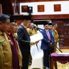 Prosesi pelantikan 201 Kepala SMA, SMK, dan SLB oleh Pemerintah Aceh yang berlangsung khidmat di Anjungan Mata Banda Aceh, Senin (26/01/2026). Foto: Dok. Istimewa 