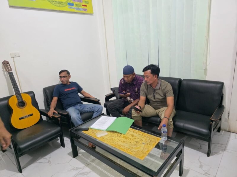 Tim Tabur Kejaksaan Tinggi Aceh saat mengamankan terpidana kasus perdagangan orang yang masuk DPO Kejari Lhokseumawe di wilayah Langsa, Jumat (30/1/2026). Foto: Dok. Istimewa 