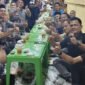 Ir. Iskandar, Anggota DPRA bersama dengan sejumlah wartawan di Simeulue saat gelar buka puasa bersama  Foto: Dok. Noa.co.id.