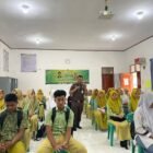 Tim Kejaksaan Tinggi Aceh memberikan penyuluhan hukum melalui program Jaksa Masuk Sekolah kepada siswa SMA Negeri 1 Ingin Jaya di Aceh Besar, Kamis (26/2/2026). Foto: Dok. Istimewa