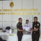 Tim JPU Kejari Aceh Besar serahkan berkas perkara dugaan korupsi SPPD ke Pengadilan Tipikor Banda Aceh, Senin (9/2/2026). Foto: Dok. Istimewa 