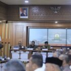 Sekda Aceh, M. Nasir, S.IP, MPA menghadiri serta membaca sambutan Gubernur Aceh pada acara Konsultasi Publik Rencana Induk Percepatan Rehabilitasi & Rekontruksi Pasca Bencana Prov. Aceh, Rabu (4/2/2026). Foto: Dok. Istimewa