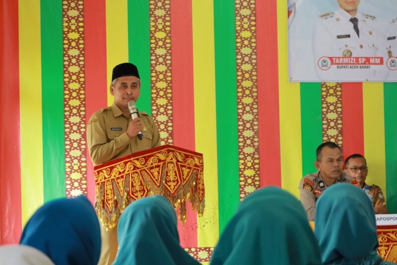 Asisten Perekonomian dan Pembangunan Setdakab Aceh Barat, Wistha Nowar, membuka Musrenbang RKPD Tahun 2027 tingkat Kecamatan Panton Reu dan Sungai Mas di aula kecamatan, Selasa (3/2/2026). Foto: Dok. Istimewa 