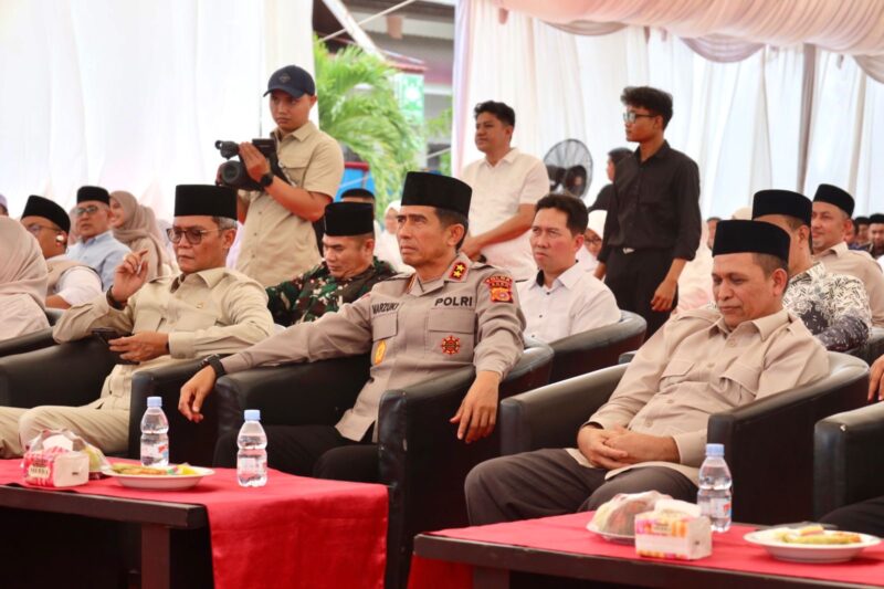 Kapolda Aceh Marzuki Ali Basyah menghadiri peresmian dan penyerahan mock-up pesawat Garuda Indonesia di UPT Asrama Haji Embarkasi Aceh, Banda Aceh, Minggu (15/2/2026). Foto: Dok. Istimewa