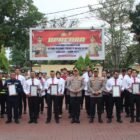 Sebanyak 50 personel Polresta Banda Aceh dan satu petugas Avsec Bandara Sultan Iskandar Muda menerima penghargaan atas keberhasilan mengungkap kasus narkoba dan penipuan emas, Senin (16/2/2026). Foto: Dok. Istimewa