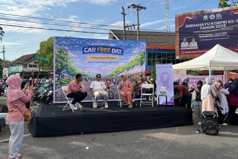 Perhimpunan Anggota Muda Obstetri dan Ginekologi (PAOGI) FK USK bersama AMSA Universitas Syiah Kuala menggelar aksi ini untuk mengedukasi warga tentang bahaya kanker serviks. Foto. Dok. Teukunizar/NOA.co.id