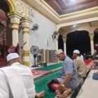 fiTeks Alternatiflter: 0; fileterIntensity: 0.0; filterMask: 0; captureOrientation: 0;
runfunc: 0; algolist: 0;
multi-frame: 1;
brp_mask:8;
brp_del_th:0.0028,0.0000;
brp_del_sen:0.1000,0.1000;
motionR: 65536;
Teuku Rafi Muda Wali siswa Dayah Mudi Mesra Mesjid Raya, Samalanga saat berceramah di Mesjid Babussalam Kalee Kecamatan Muara Tiga, Minggu (22/2/2026) (Foto.Amir Sagita.NOA.co.id).
