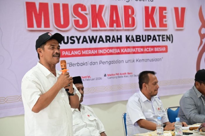 Wabup Aceh Besar Drs Syukri menyampaikan sambutan usai terpilih aklamasi sebagai Ketua PMI Aceh Besar Periode 2025-2030 dalam Muskab ke-5 PMI Aceh Besar di Markas PMI Aceh Besar, Gampong Bada, Kecamatan Ingin Jaya, Jumat (6/2/2026) siang. Foto: Dok. MC Aceh Besar
