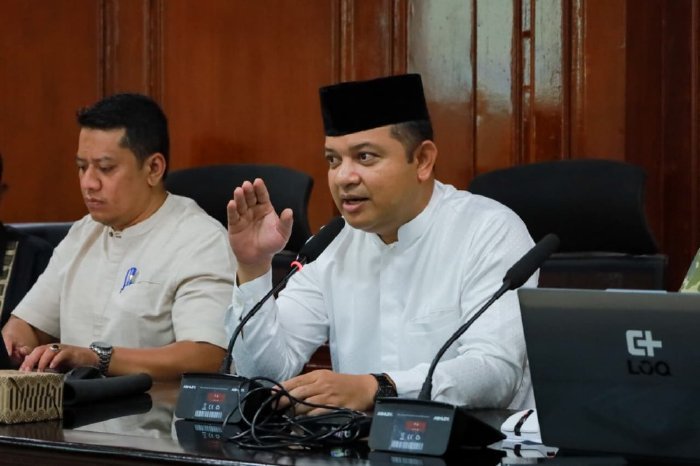 Ifan Murdani, Kepala DPMPTSP Aceh Barat, menyampaikan capaian investasi dan inovasi digitalisasi perizinan 2025, Sabtu (7/2/2026). Foto: Dok. Pemkab Aceh Barat