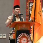 Bupati Aceh Besar, H Muharram Idris menyampaikan sambutan pada acara Pelantikan Pengurus Keluarga Negeri Antara (KNA) Priode 2025-2030 di The Pade Hotel, Kecamatan Darul Imarah, Aceh Besar, Sabtu (07/02/2026). Foto: Dok. MC Aceh Besar