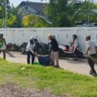 DSI Kota Banda Aceh bersama masyarakat, Babinsa, dan Bhabinkamtibmas melaksanakan gotong royong membersihkan Masjid Al-Maghfirah, Gampong Lamdingin, Banda Aceh, Jumat (6/2/2026). Foto: Dok. DSI Kota Banda Aceh