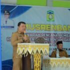 Drs Sulaimi, M.Si mewakili Bupati Aceh Besar membuka Musrenbang RKPD 2027 Kecamatan Indrapuri di Gedung UDKP, Senin (9/2/2026). Foto: Dok. MC Aceh Besar