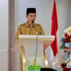 Bupati Aceh Barat Tarmizi memberi sambutan dalam acara pelantikan Satgas Optimalisasi PAD di Aula Kantor Cabang Dinas Pendidikan Aceh Barat, Senin (9/2/2026). Foto: Dok. Pemkab Aceh Barat