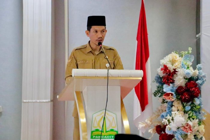 Bupati Aceh Barat Tarmizi memberi sambutan dalam acara pelantikan Satgas Optimalisasi PAD di Aula Kantor Cabang Dinas Pendidikan Aceh Barat, Senin (9/2/2026). Foto: Dok. Pemkab Aceh Barat