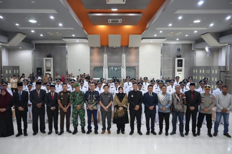 Ketua DPRK Banda Aceh, Irwansyah ST bersama Wali Kota Banda Aceh, Illiza Sa’adudin Jamal dan unsur Forkopimda saat pelantikan Keuchik se-Banda Aceh, Sabtu (7/2/2026) di Aula Gedung Mawardi Nurdin, Kompleks Balai Kota Banda Aceh. Foto: Dok. DPRK Banda Aceh