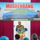 Asisten Administrasi Umum Abdullah S.Sos membuka Musrenbang Kecamatan Lembah Seulawah Tahun 2027 di Aula UDKP Kantor Camat, Selasa (10/02/2026). Foto: Dok. MC Aceh Besar