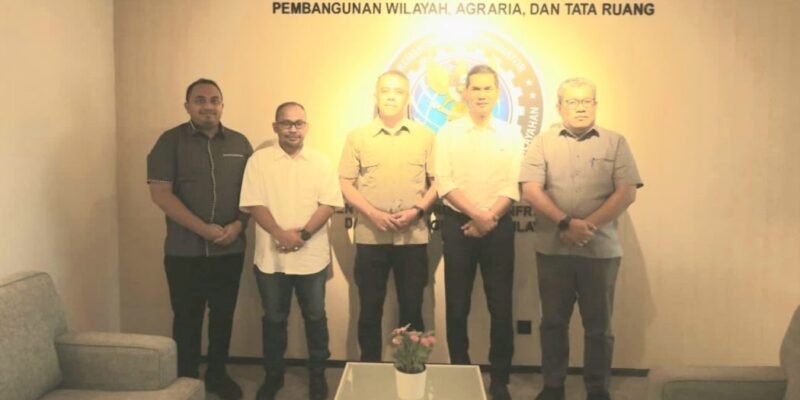 Sekda Aceh M. Nasir bersama jajaran Pemerintah Aceh saat melakukan pertemuan dengan Deputi Kemenko Infrastruktur Nazib Faizal di Jakarta, Jumat (6/2/2026). Foto: Dok. Biro Adpim Setda Aceh