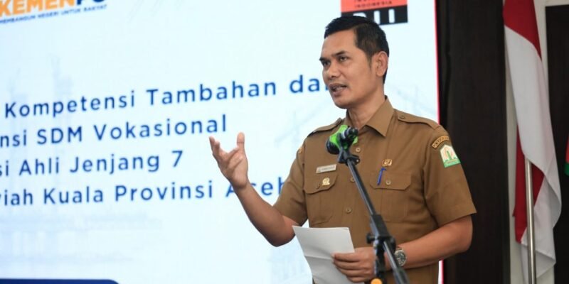 Sekda Aceh M. Nasir menyampaikan sambutan saat pembukaan Uji Kompetensi SDM Vokasional di USK Banda Aceh, Senin (9/2/2026). Foto: Dok. Biro Adpim Setda Aceh