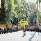Bupati Aceh Barat Tarmizi SP, MM memimpin upacara ziarah peringatan 127 tahun syahidnya Teuku Umar di Kompleks Makam Teuku Umar, Desa Mugo Rayeuk, Rabu (11/2/2026). Foto: Dok. Pemkab Aceh Barat