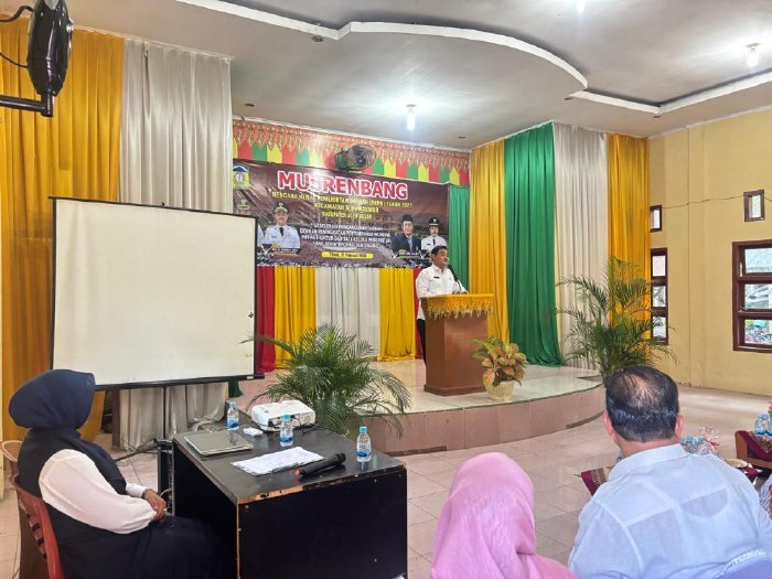 Kepala Dinas PMG Aceh Besar Jakfar SP, M.Si membuka Musrenbang RKPD Tahun 2027 Kecamatan Sukamakmur di Aula UDKP Kantor Camat Sukamakmur, Rabu (11/02/2026). Foto: Dok. MC Aceh Besar