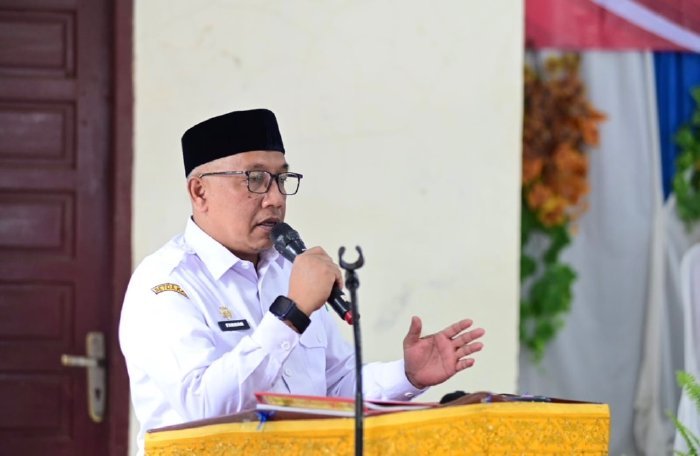 Asisten I Sekda Aceh Besar Farhan AP memberikan arahan pada Musrenbang RKPD 2027 tingkat Kecamatan Lhoknga di Gedung UDKP Lhoknga, Rabu (11/2/2026). Foto: Dok. MC Aceh Besar