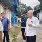 Plt Dirut PDAM Tirta Mountala Aceh Besar, Ir. Yusmadi, MM, meninjau WTP Siron untuk memastikan pelayanan air bersih berjalan maksimal, Rabu (11/2/2026). Foto: Dok. MC Aceh Besar