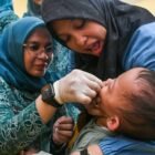 Ketua TP PKK Kota Banda Aceh, Dessy Maulidha, meninjau pelayanan Posyandu Gampong Lamlagang, Kecamatan Banda Raya, didampingi kader posyandu, Rabu (11/2/2026). Foto: Dok. Prokopim Kota Banda Aceh