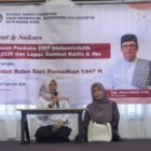 Plt. Ketua DWP Diskominfotik Kota Banda Aceh, Ny. Zubir, memimpin arisan perdana 2026 dan lepas sambut Ketua DWP di Aula Diskominfotik, Rabu (11/2/2026). Foto: Dok. Diskominfo Kota Banda Aceh