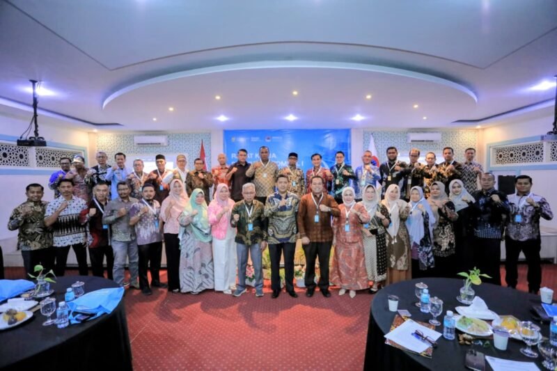 Foto bersama usai kegiatan Pra Rakerkomwil I APEKSI 2026 di Banda Aceh, Kamis (12/2/2026). Foto: Dok. Prokopim Kota Banda Aceh